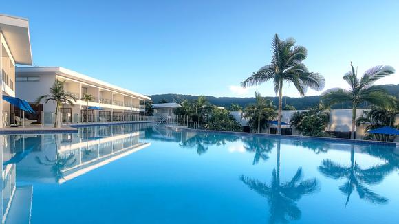 Stylish Port Douglas Apartment Stay for Families and Groups