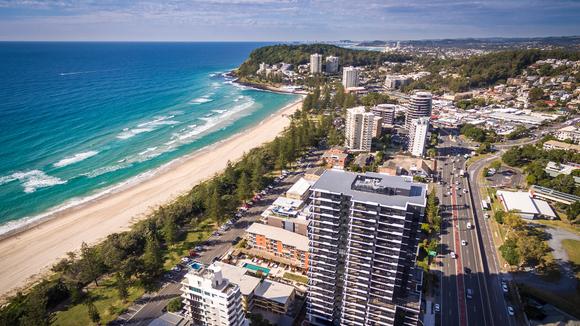 Luxe Seaside Apartment Getaway In Burleigh Heads