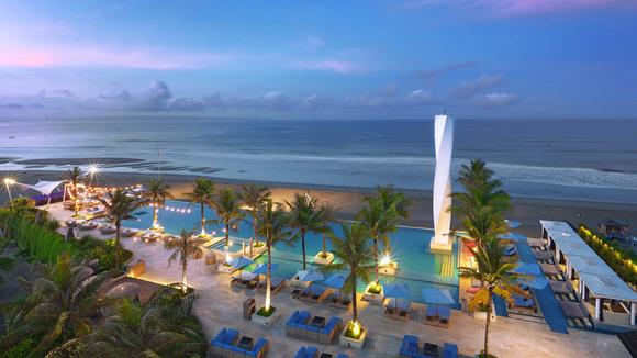Five-Star Suites on Canggu's Vibrant Beachfront 