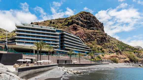 Madeira Oceanfront Resort Luxury with Rooftop Infinity Pool