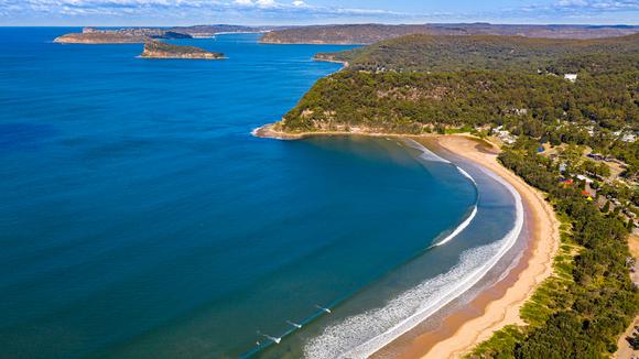 Modern NSW Central Coast Escape with Daily Breakfast & Welcome Drinks