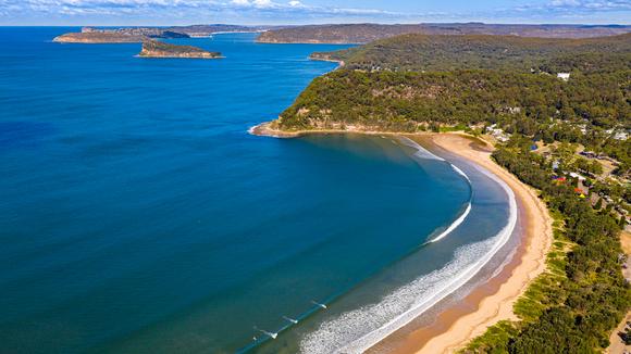 Modern NSW Central Coast Escape with Daily Breakfast & Welcome Drinks