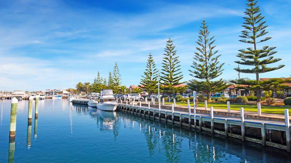 Soak up the Serenity of Lakes Entrance with A$300 Spa Credit