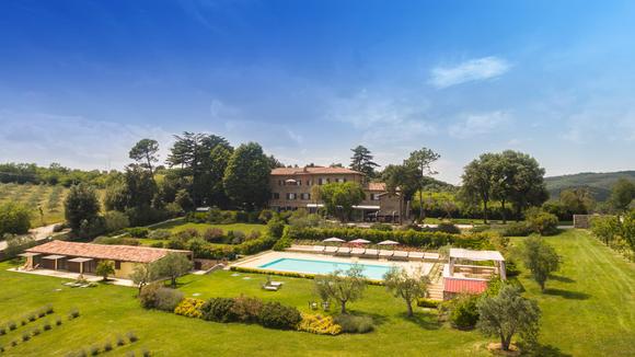 Charming Umbrian Country Escape with Wine Tasting and Dining Inclusions 