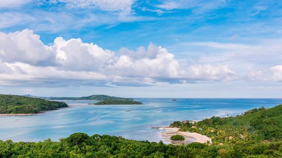 Fiji Beachfront Paradise with Daily Breakfast, Nightly Three-Course Dinner & Nightly Cocktails