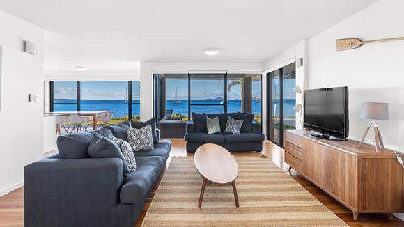 Port Stephens Waterfront Apartment with Direct Beach Access for up to 8 Guests 