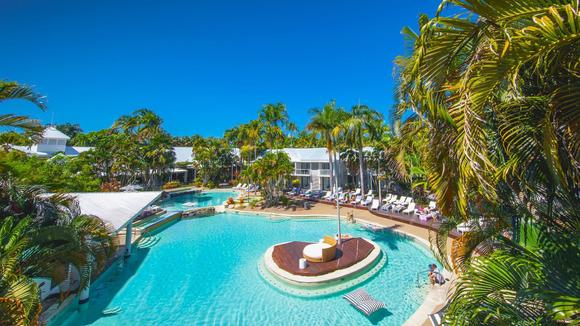 Tropical Port Douglas Apartment Escape with Daily Breakfast