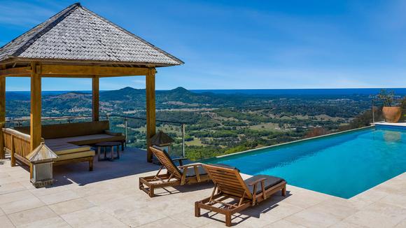 Exclusive Byron Bay Villa Retreat for 10 Guests with Private Infinity Pool