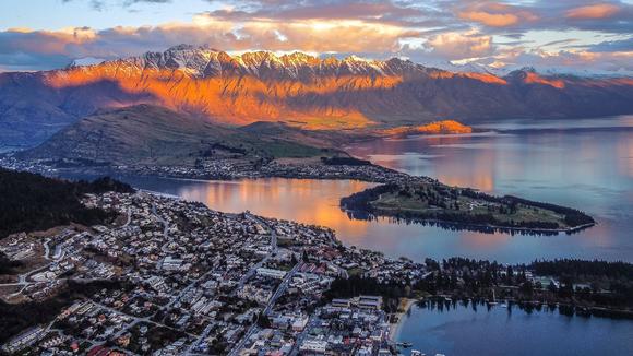 Five-Star QT Luxury Overlooking Lake Wakatipu with Daily Breakfast