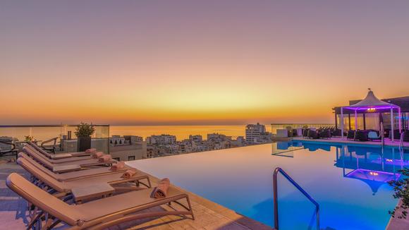 Five-Star Harbour-View Malta Luxury with Rooftop Infinity Pool