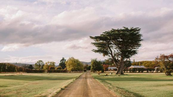 Heritage Tasmania Countryside Retreat an hour from Hobart with Delicious Dinner & Daily Breakfast