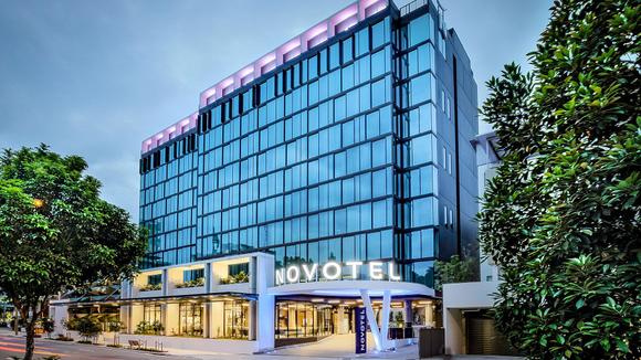Stylish Novotel Brisbane South Bank Escape with Daily Breakfast
