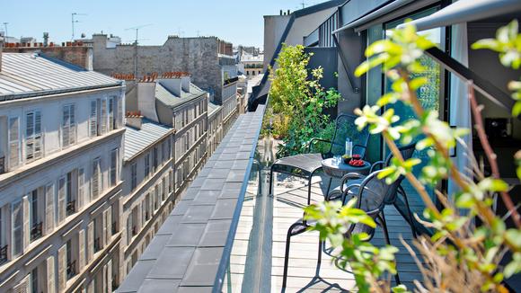 Five-Star Boutique Escape in Trendy 9th Arrondissement 