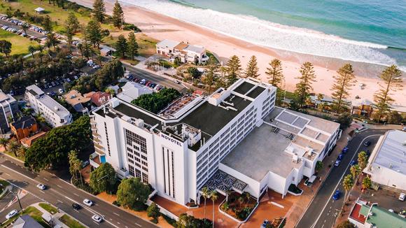 Beachfront Novotel Wollongong Escape with Cocktails & Daily Breakfast