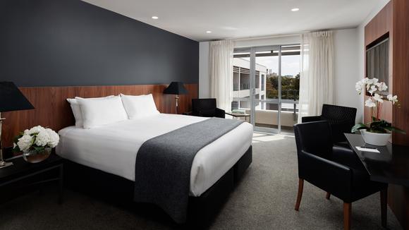 Stylish Stay in the Heart of Christchurch with Daily Breakfast