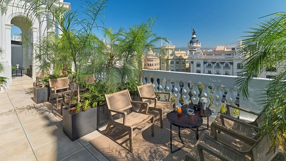 Historic Palatial Stay with Tapas and Guided Córdoba Tour 