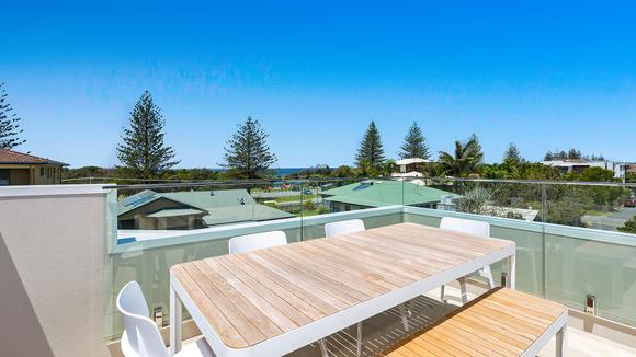 Beachside Group Villa for 7 Guests near the Gold Coast & Byron Bay