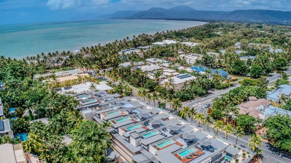 Tropical Port Douglas Luxury Apartments near Four Mile Beach with Gourmet Welcome Hamper