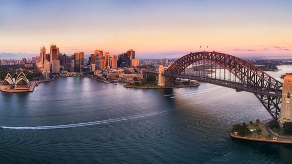 Spacious Apartment Stay near Sydney’s Circular Quay & Iconic Harbour