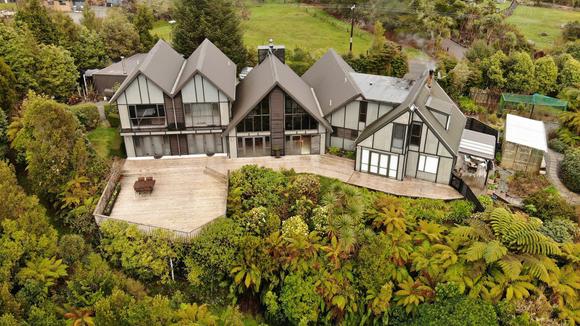 Boutique Five-Star Hokitika Lodge Escape with Daily Breakfast & Nightly Drinks 