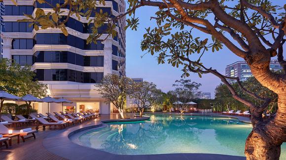 Five-Star Grand Hyatt Bangkok Glamour with Club Privileges & Free-Flow Drinks