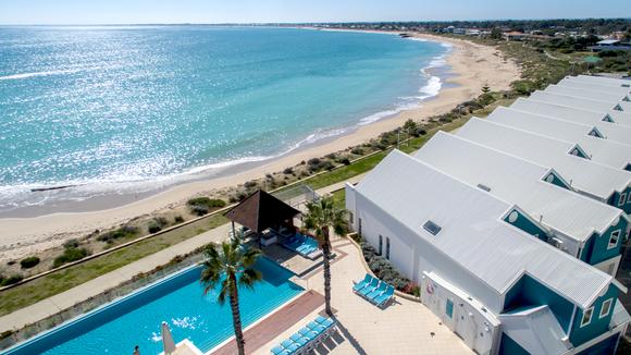 Beachfront Apartment Stay near Perth with Spectacular Views