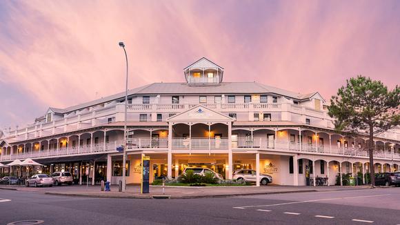 Heritage Fremantle Escape with Daily Breakfast & Nightly Drinks