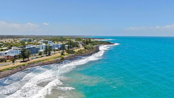 Coral Coast Beachfront Apartment Retreat with Sparkling Wine