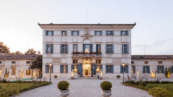 Stunning 18th-Century Venetian Villa Stay with Daily Breakfast and Dinner 