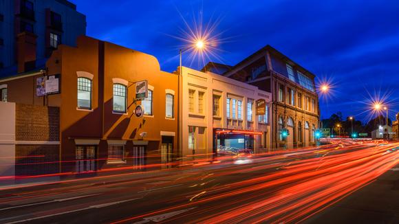 Stylish Stay in the Heart of Hobart with Daily Breakfast