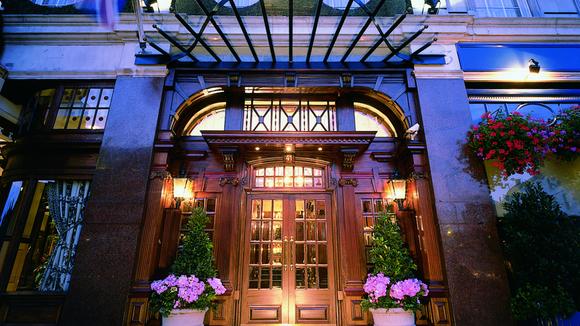 Five-Star London Hideaway Opposite Buckingham Palace