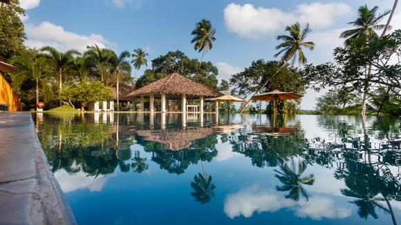 Stay Amid Sri Lanka's Lush Tea Plantations with Daily Drinks and Dining