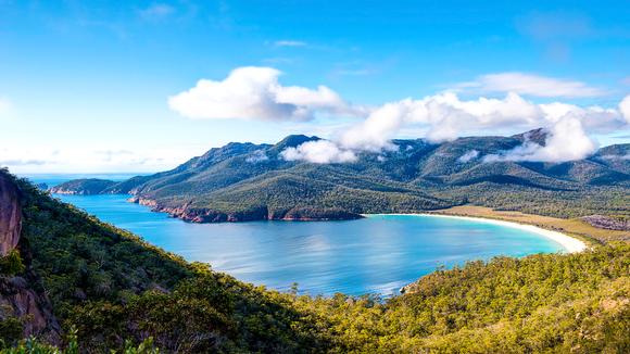 Tasmania 2022: 5-Day Luxury Small-Group Tour with Five-Star Saffire Freycinet Stay, Wineglass Bay Seaplane Flight & Gourmet Experiences