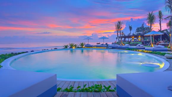 Beachfront Pool Suite Stay Overlooking A World-Class Surf Break