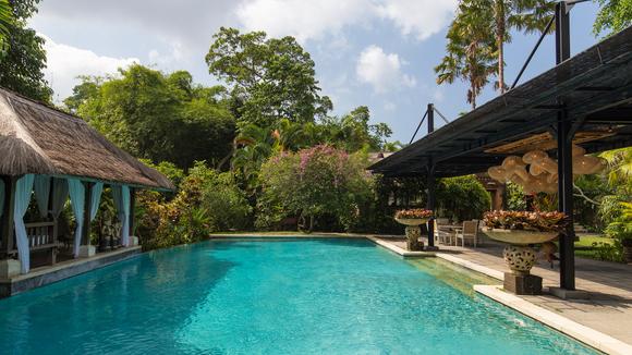 Tranquil Canggu Villa Escape with Daily Dining & Drinks