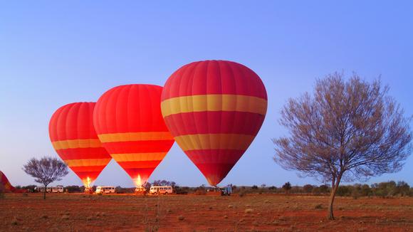 Red Centre 2022: 5-Day Luxury Small-Group Tour with Hot Air Balloon Ride, Helicopter over Uluru & Field of Light