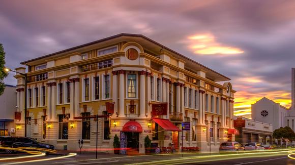 Charming Hawke's Bay Art Deco Escape with Daily Breakfast & Nightly Drinks 