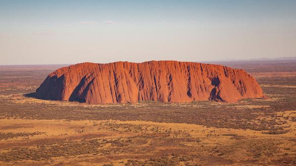 Once-in-a-Lifetime Five-Star Uluṟu Outback Retreat with Daily Breakfast & Roundtrip Airport Transfers