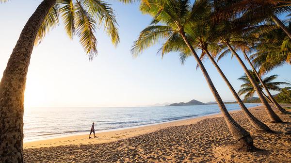 Tranquil Palm Cove Apartment Escape Moments From the Beach