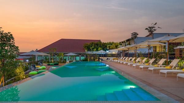 Elegant Siem Reap Escape with Daily Breakfast & Rooftop Pool