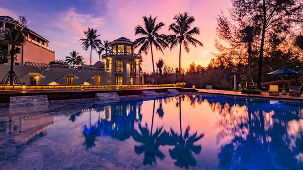 Khao Lak Boutique Luxury with Beachfront Infinity Pool