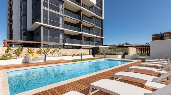 Sleek Apartment Escape near Brisbane CBD with Rooftop Pool