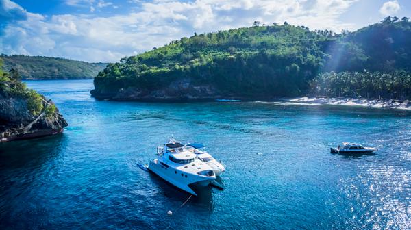 Bali Private Yacht Charter Experience for up to 10 Guests with Seafood BBQ Lunch