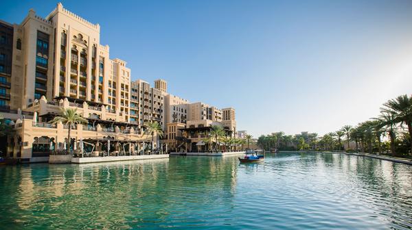 Five-Star Dubai Beachfront Luxury with Seven Restaurants & Bars