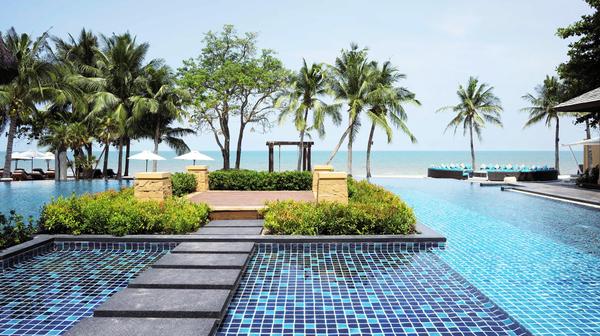 Ultimate Mövenpick Luxury: Five-Star Bangkok & Hua Hin Stays with Daily Dining, Cocktails & Ground Transfers