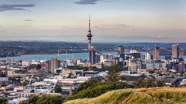 Auckland Stylish Harbourside Apartment Escape with Daily Breakfast