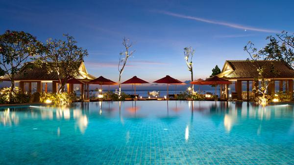 Lombok Five-Star Beachside Suites with Daily Breakfast & Roundtrip Airport Transfers