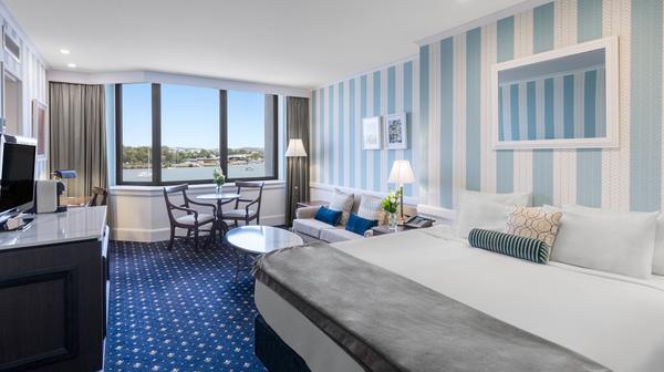 Stylish Brisbane River-View Stay