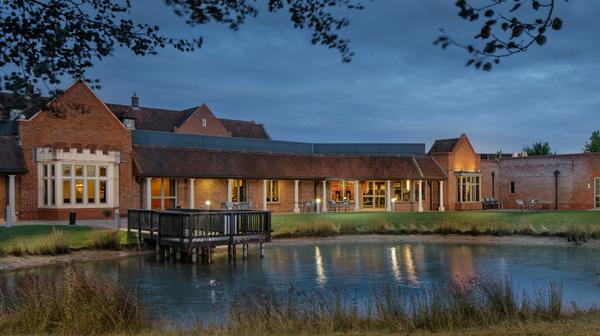 Countryside Spa Sanctuary Moments from Historic Cambridge