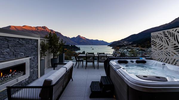 High-End Queenstown Boutique Spa Suites with NZ$150 Dining Credit, Daily Breakfast, Champagne & Bentley Transfers 